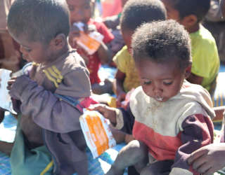 underviktiga och undernärda behandlas på ett näringscenter i Ambovombe-distriktet. Foto: WFP/Shelley Thakral