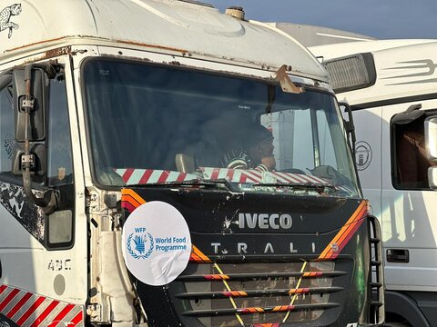 Hungerns gräns: Varför lastbilar som transporterar humanitär utrustning och livsmedel till Gaza tvingas till långa väntetider