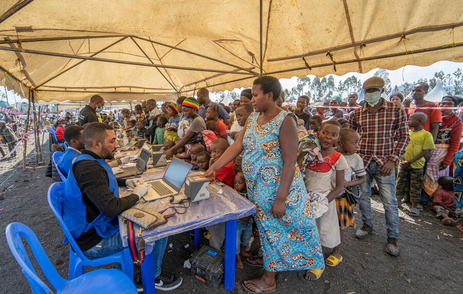 Displaced people line up for cash assitance at the Rusayo camp in North Kivu. Photo: WFP/Michael Castofas