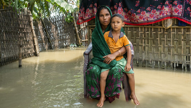 Översvämningsvatten har översvämmat Sayemas hus i Bangladesh. WFP/Mehedi Rahman